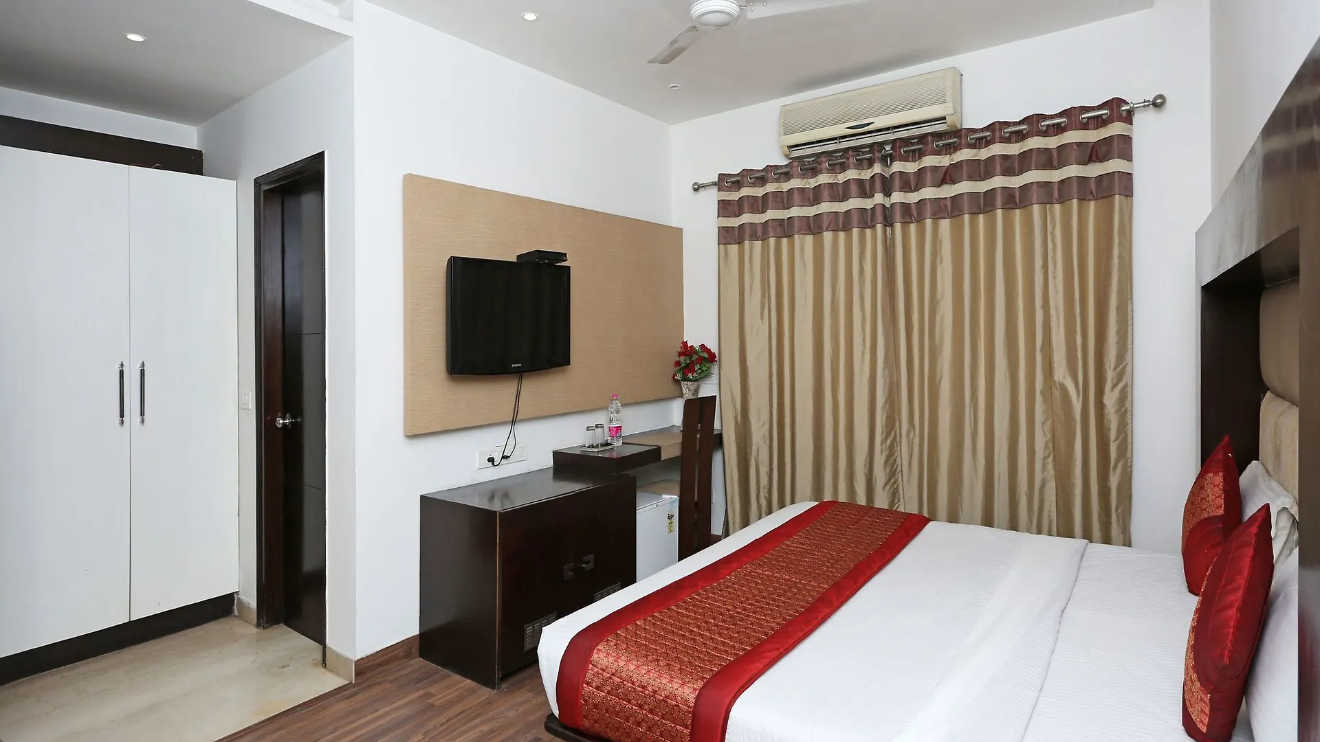 **  Oyo 8898 City Hotels غورغاون الهند