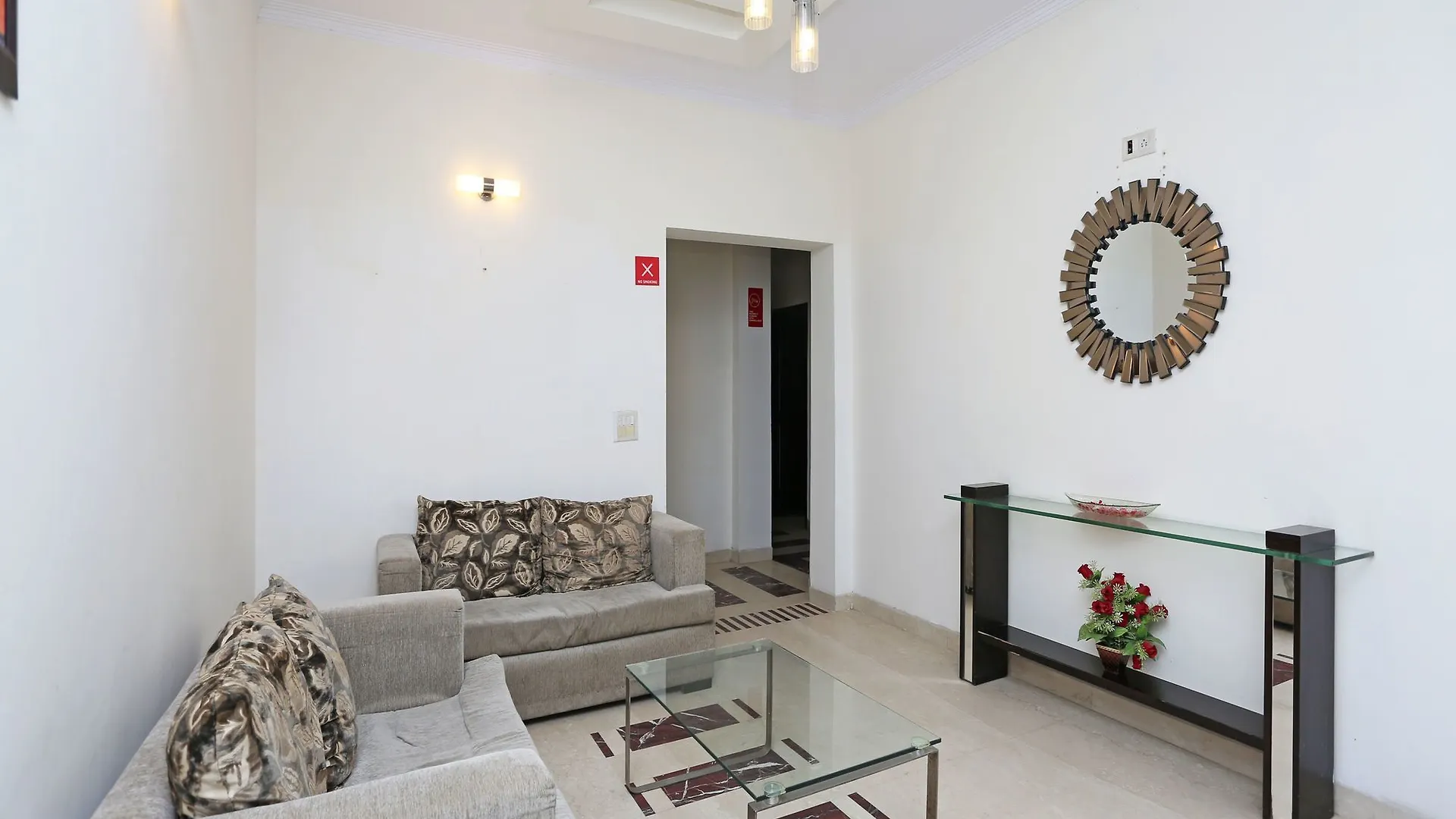 Oyo 8898 City Hotels غورغاون 2*,  الهند